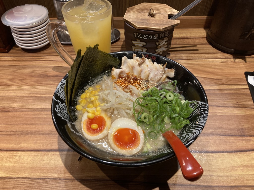 ずんどう屋　全部のせラーメン