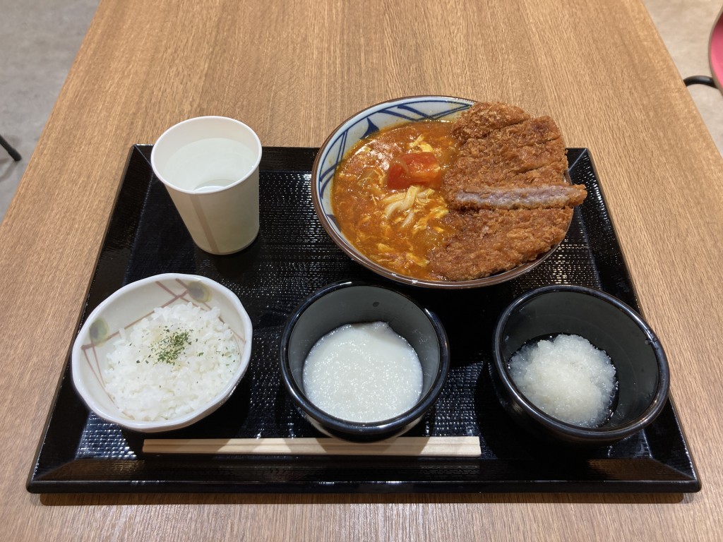 丸亀製麺 牛カツトマたまカレーうどん
