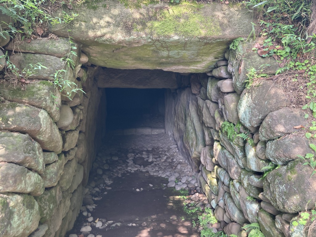 高崎　観音塚古墳　石室入り口