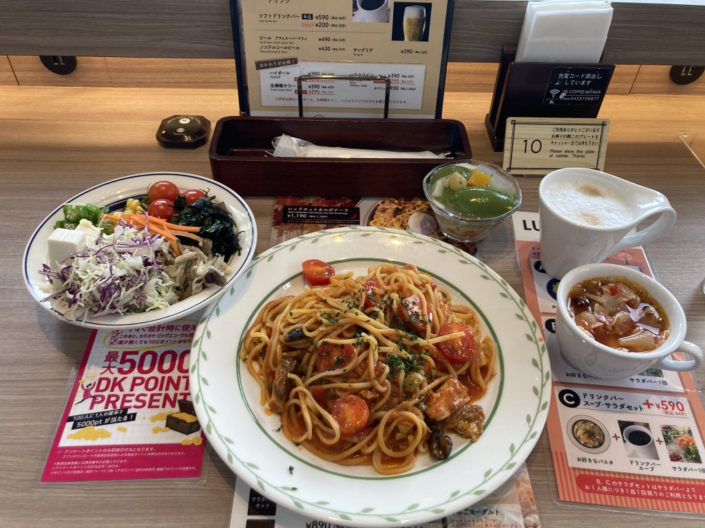 もちの木パスタ 秋限定のサバとフレッシュトマトのプッタネスカ ドリンクバーとスープサラダセット